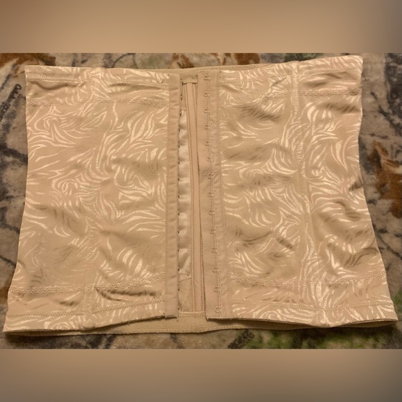 Maidenform shapewear - Picture 4 of 6